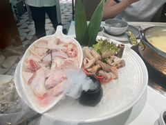 竹荪菌猪肚鸡小锅-洪氏嗨捞·广东猪肚鸡·椰子鸡火锅(西咸万象城店)