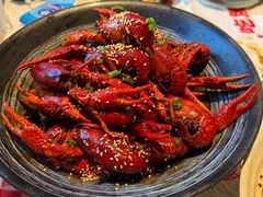 -肥肥虾庄·金牌油焖大虾(汉街SKP店)