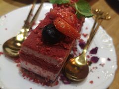 草莓红丝绒蛋糕-盘炉forenza·云贵川融合小食堂 ( 钟楼中柳巷店)