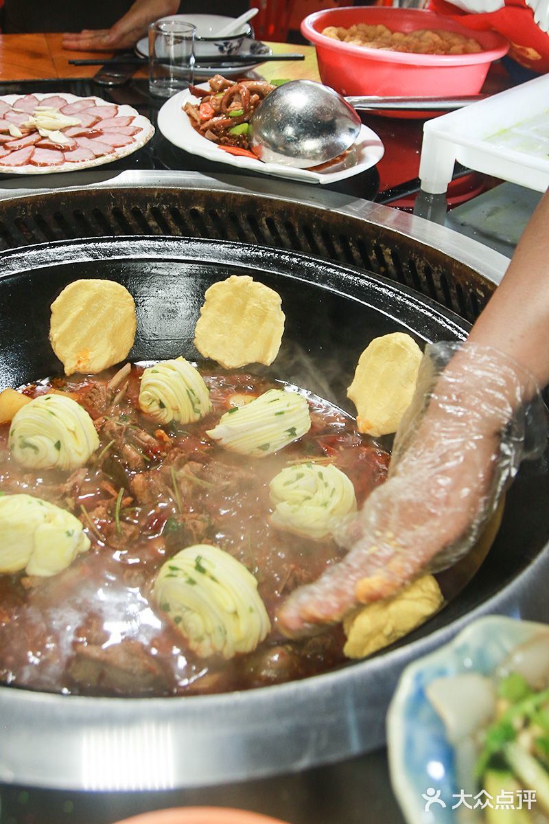 海吃海喝哪里去，何记铁锅炖大鹅