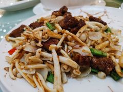 雪花牛肉粒炒菇-君德澜酒家·创意粤菜(金山谷店)