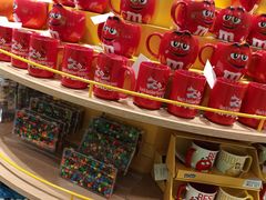 -m豆巧克力世界(上海世茂广场店)