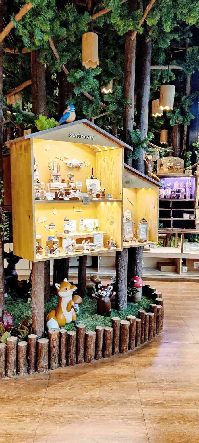 森活木趣(颐堤港店)-"这些木头小人也太可爱了吧～这个店位于颐.