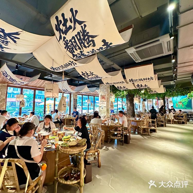 大连首家自选粥底火锅,鲜货自由局太香了