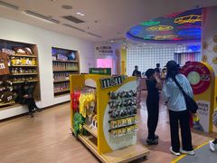 -m豆巧克力世界(上海世茂广场店)