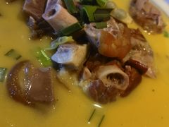 -帅巴人舅母子腊蹄民俗村