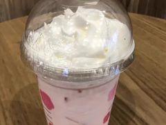 樱花白巧瑞纳冰-瑞幸咖啡(南京绿地之窗店)