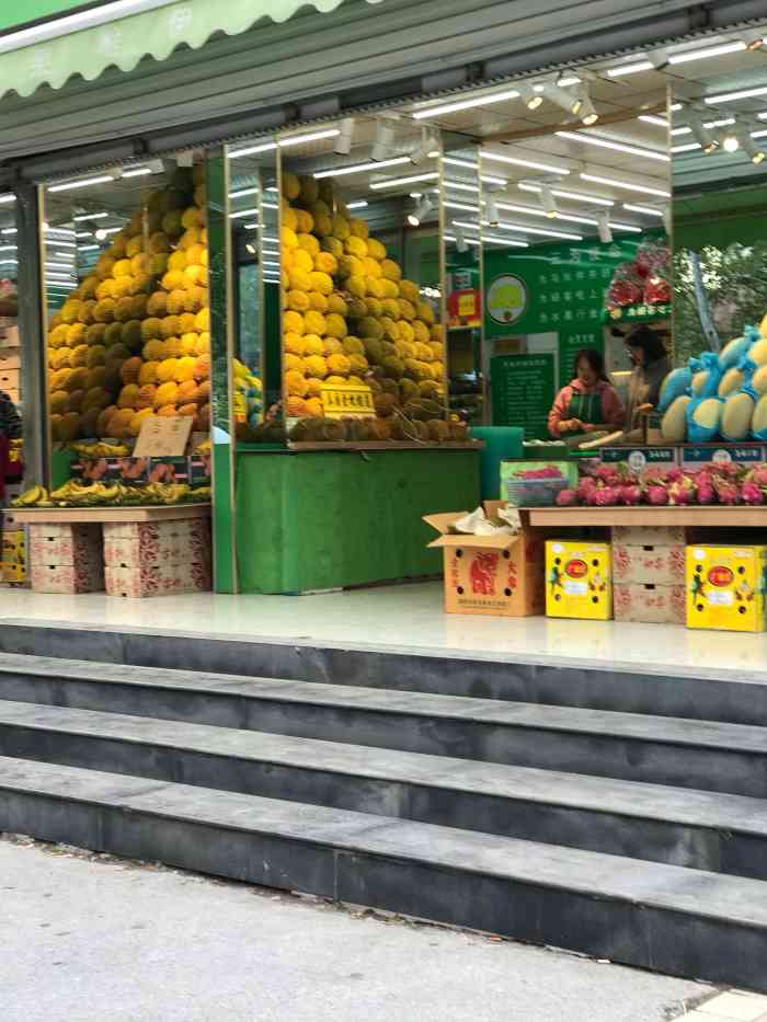 张店开了不少的果唯伊 水果品质还算是可以吧 但是感觉价格虚高了