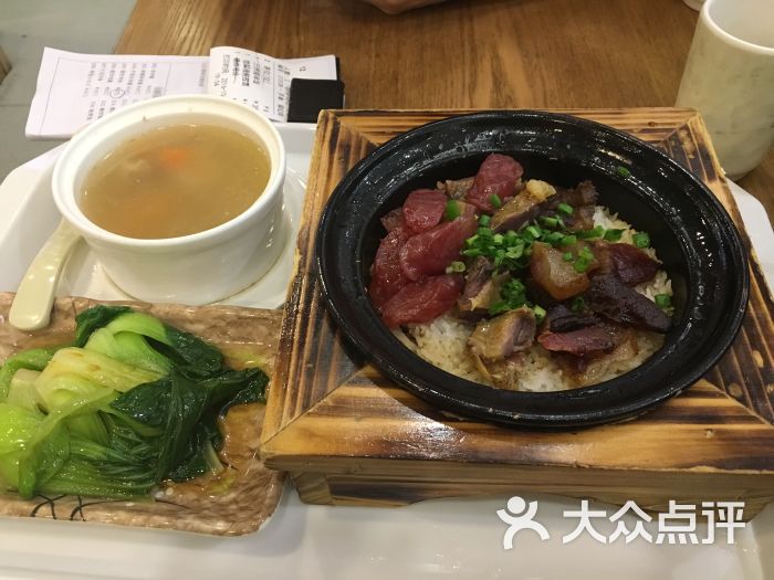 三拼腊味煲仔饭