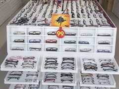 -诺柯视眼镜-蔡司依视路官方工厂店(淞南一店)