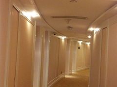 酒店客房的白色走廊-汕头金海湾大酒店(万象城店)