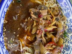 -渝之汇牛肉豌杂面