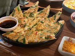 海鲜葱饼-明洞阿姨·韩式酱蟹烤肉·创意料理(三元桥店)