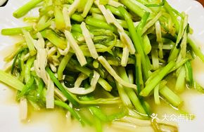 Fried Tofu with Water Celery