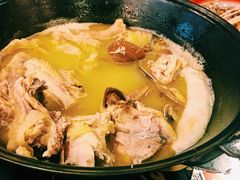 -鲜入围煮花胶鸡海鲜火锅