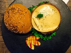 -HIGH FIVE哈福手工汉堡(桂林路店)