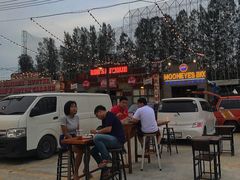 -席娜卡琳火车铁道夜市