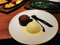 巧克力熔岩蛋糕配香草冰淇淋-萨莉亚意式餐厅(杭州西溪龙湖天街店)