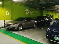 -我格广场-停车场