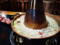 -果松木炭酸菜铜火锅·外婆参鸡汤