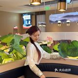身材和花丛中的辣味火锅鱼