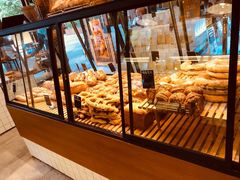 面包甜点陈列柜-Dough&Joe团憩(瑞虹天地月亮湾店)