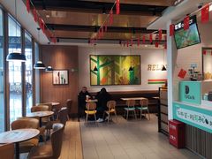 用餐区-德克士(哈西客站店)
