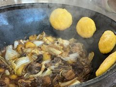 -粘豆包柴火铁锅炖