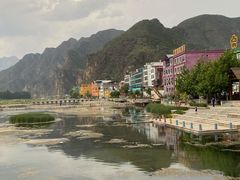 -百里峡七彩艺术小镇