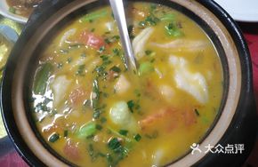 Tomato Sour Soup with Dumplings