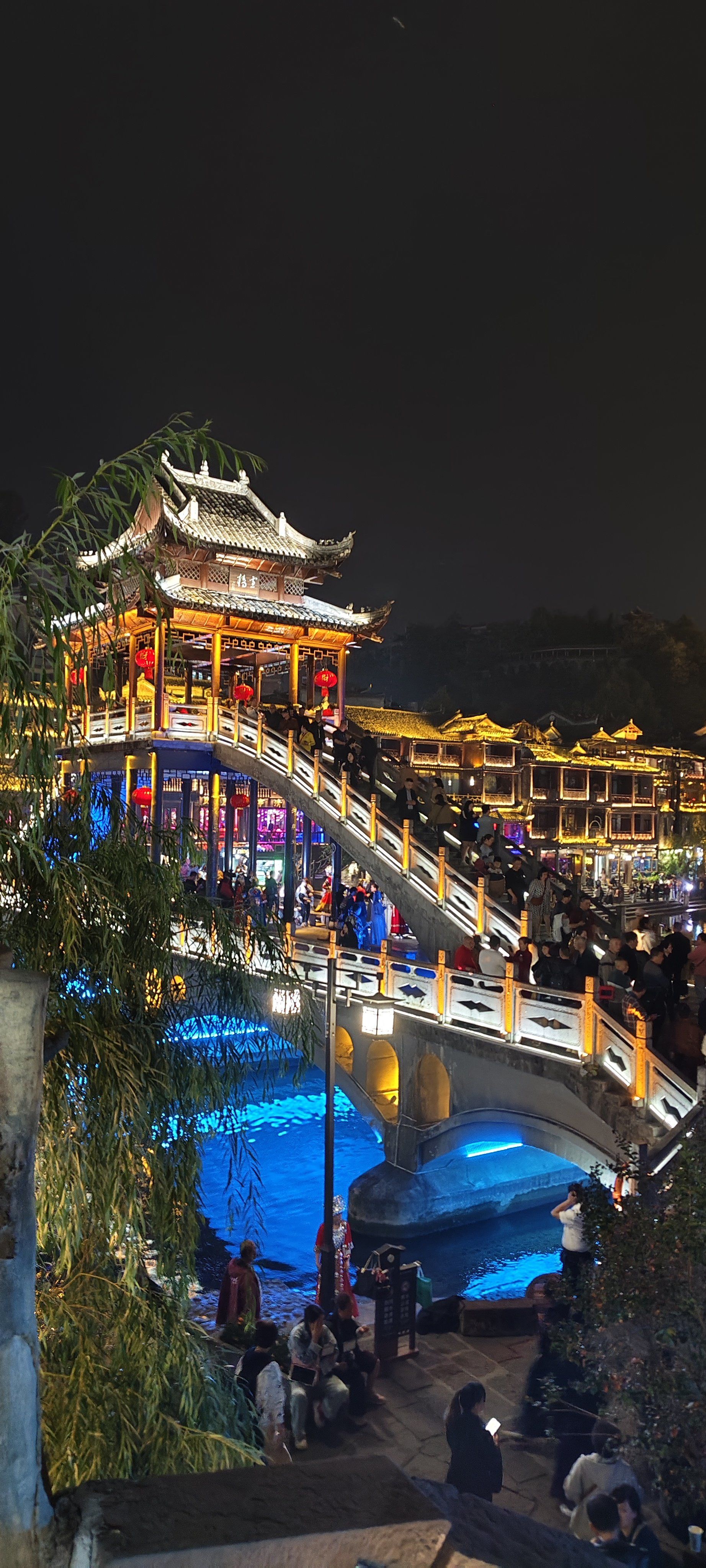 夜游古城,古镇夜色撩人心,古桥夜色美不胜