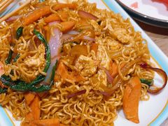 炒方便面-街角等你.大连海鲜烧烤.经典铁板海鲜串(西安路店)