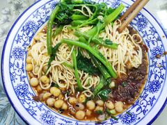 -渝之汇牛肉豌杂面
