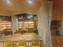 -新华里咖啡书吧(新华书店小寨店)