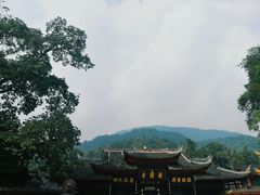 -峨眉山报国寺