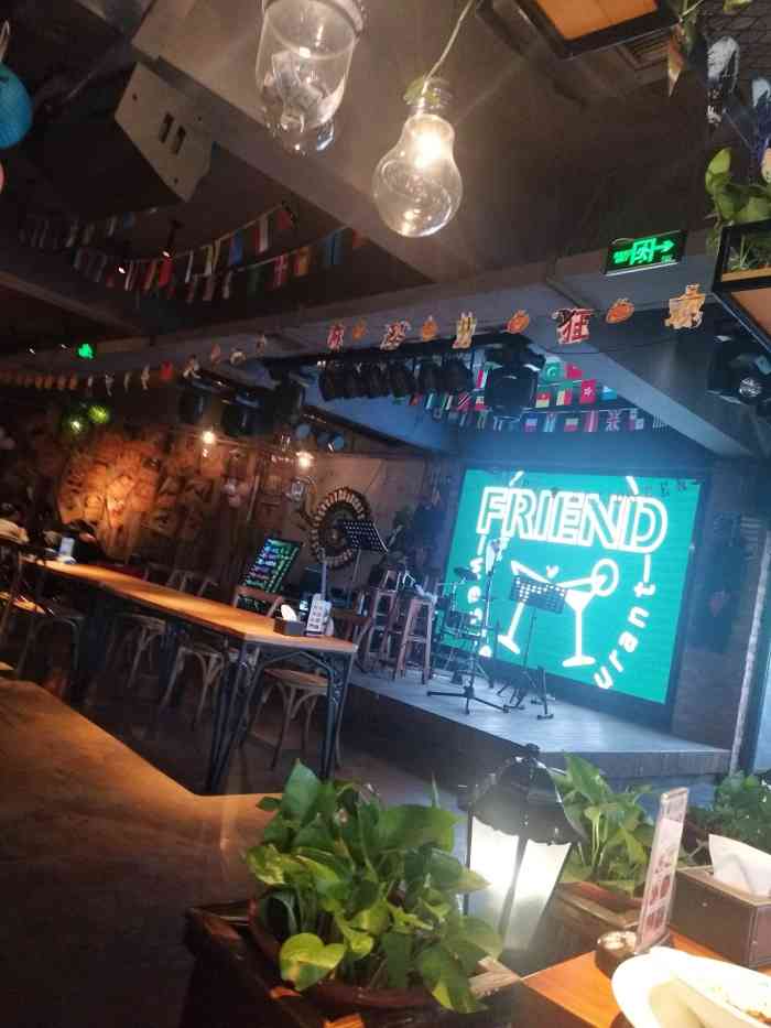 friends老友记音乐餐厅酒吧-"被朋友种草的餐厅,说是颜值环境与味道