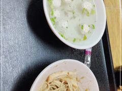 -松树干拌面店