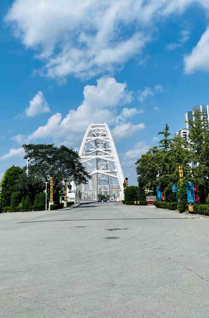 丹东鸭绿江美术馆图片