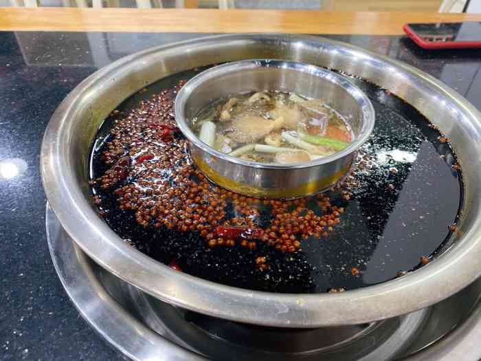 夜福火锅(临江门店)-"来重庆旅游,刚好住在临江门附近,旅馆老板.