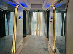 -皇马海口湾海景酒店(万绿园秀英港店)