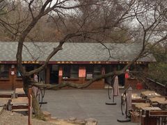 上真观前面的小吃广场-穹窿山景区