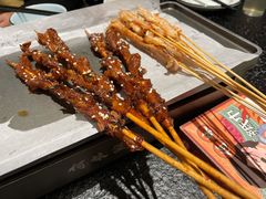 -何妹湿辣牛肉·粤式烧烤砂煲(桂雅路店)