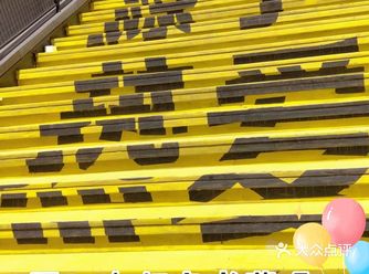 建国门里的老菜场是一个城墙边的早市 早上有很多新鲜的