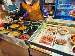 -爆炸头阿姨小四川正宗川味小吃(无任何分店)