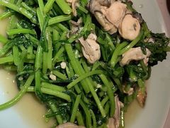 茼蒿炒海蛎子-日丰园海肠水饺·老字号大连海鲜(和平广场店)