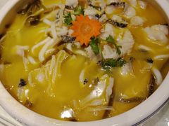 特色酸汤鱼片-褚记北京烤鸭(广州路店)