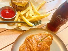 -J Create城市露营咖啡·简餐·宠物(上海动物园店)