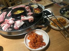 -江南猪肉商会无限续吃(弘大店)
