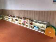 -小门牙好性格托育(北外滩中心)