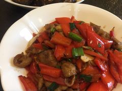 擂辣椒炒肥肠-湘肠香火锅店(团结湖店)